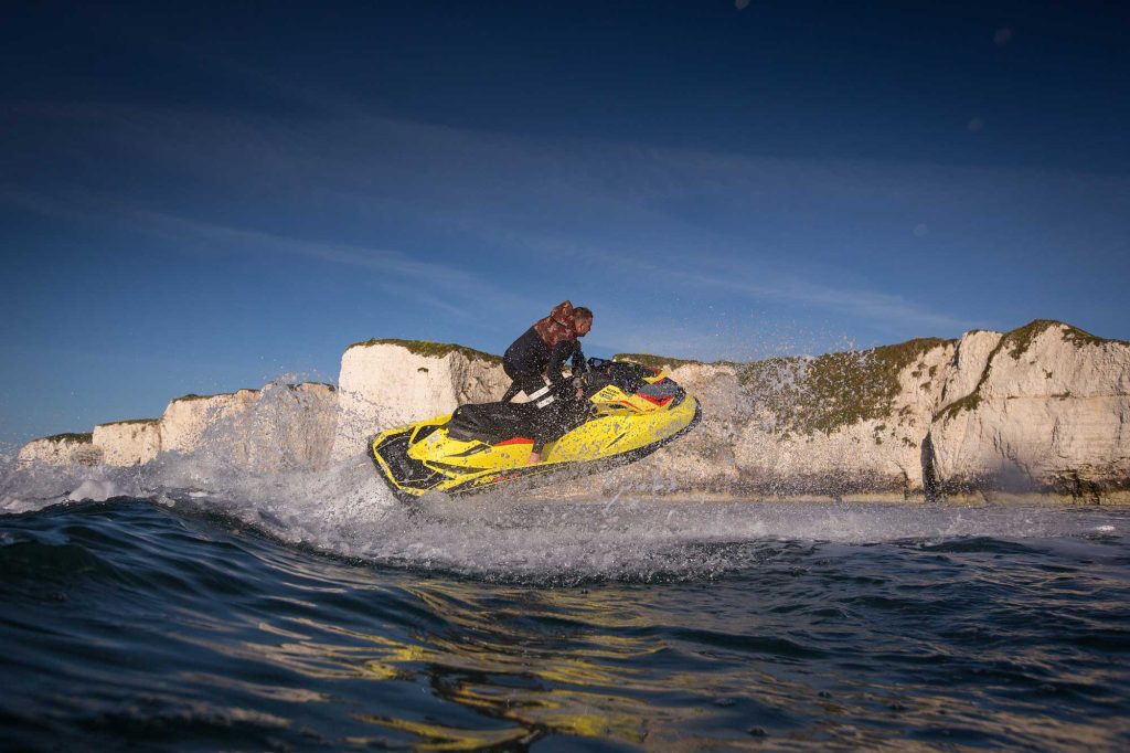 Jetski-jump-in-front-of-cliffs